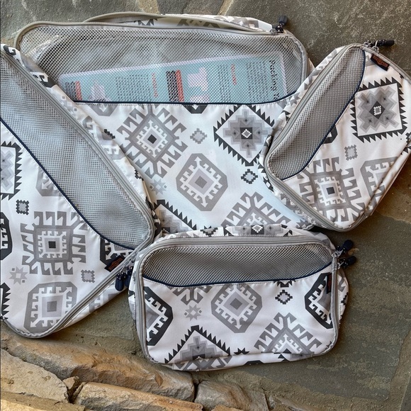 New! Globite’s 4 Piece Set of Packing Cubes Geo Pattern - Picture 4 of 8